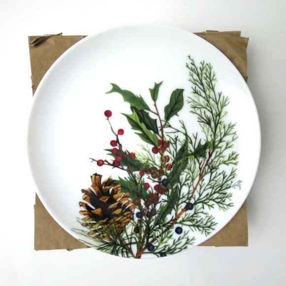 Williams Sonoma Set of 4 Woodland Berry 6.5" Appetizer Plates - Picture 6 of 9